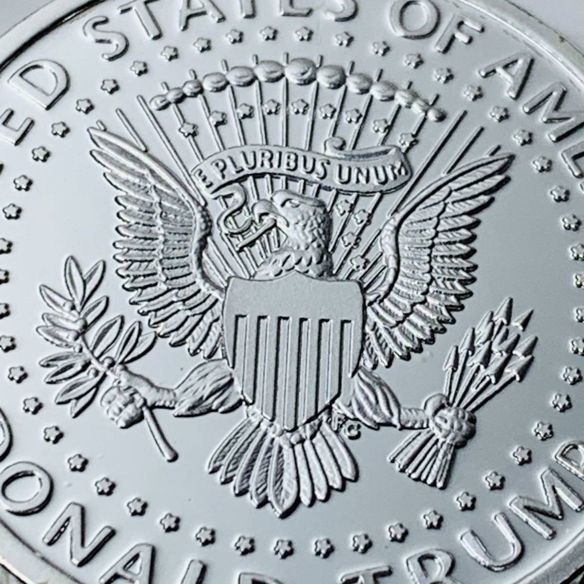 GU117アメリカ記念メダル 2016年元米大統領 トランプ 美品 外国硬貨 海外古銭 コレクションコイン 貨幣 重さ約9g_画像6