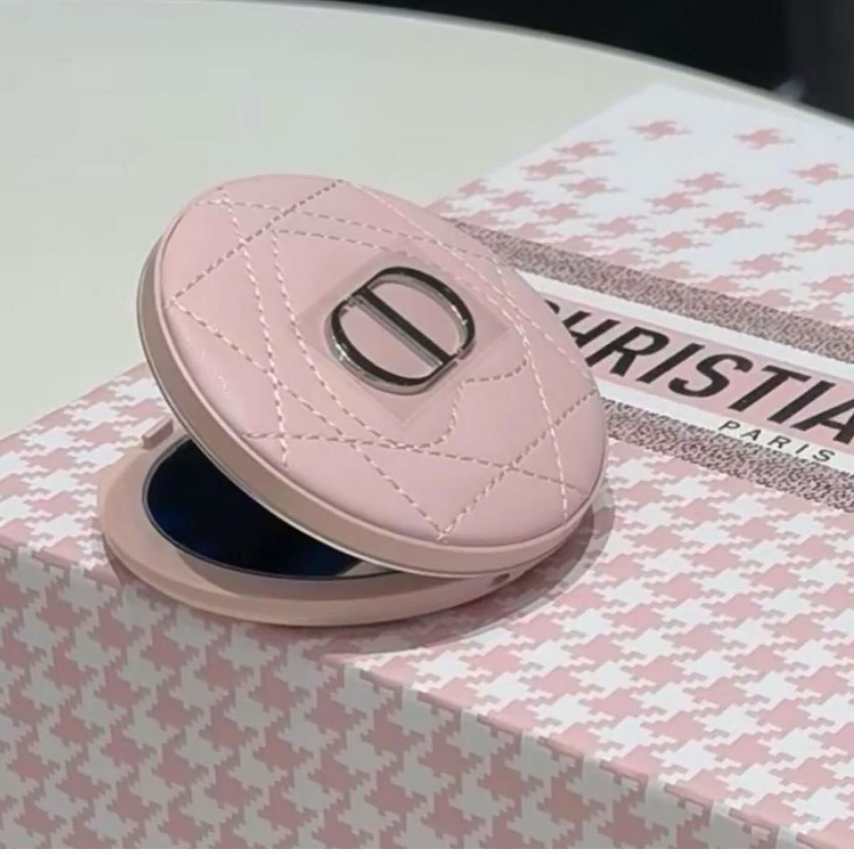 最新 DIOR ディオール コンパクトミラー ハートキルティング 最新 DIOR ディオール コンパクトミラー ハートキルティング