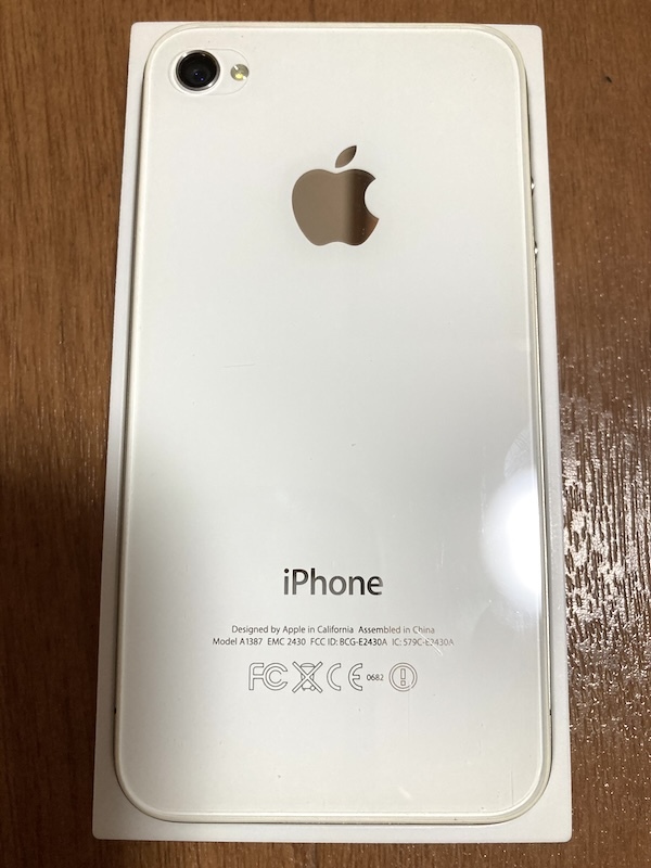 iphone4s ホワイトMD261J/A 64GB ソフトバンク 初期化済み おまけ AT-PHA30i ほかの画像4