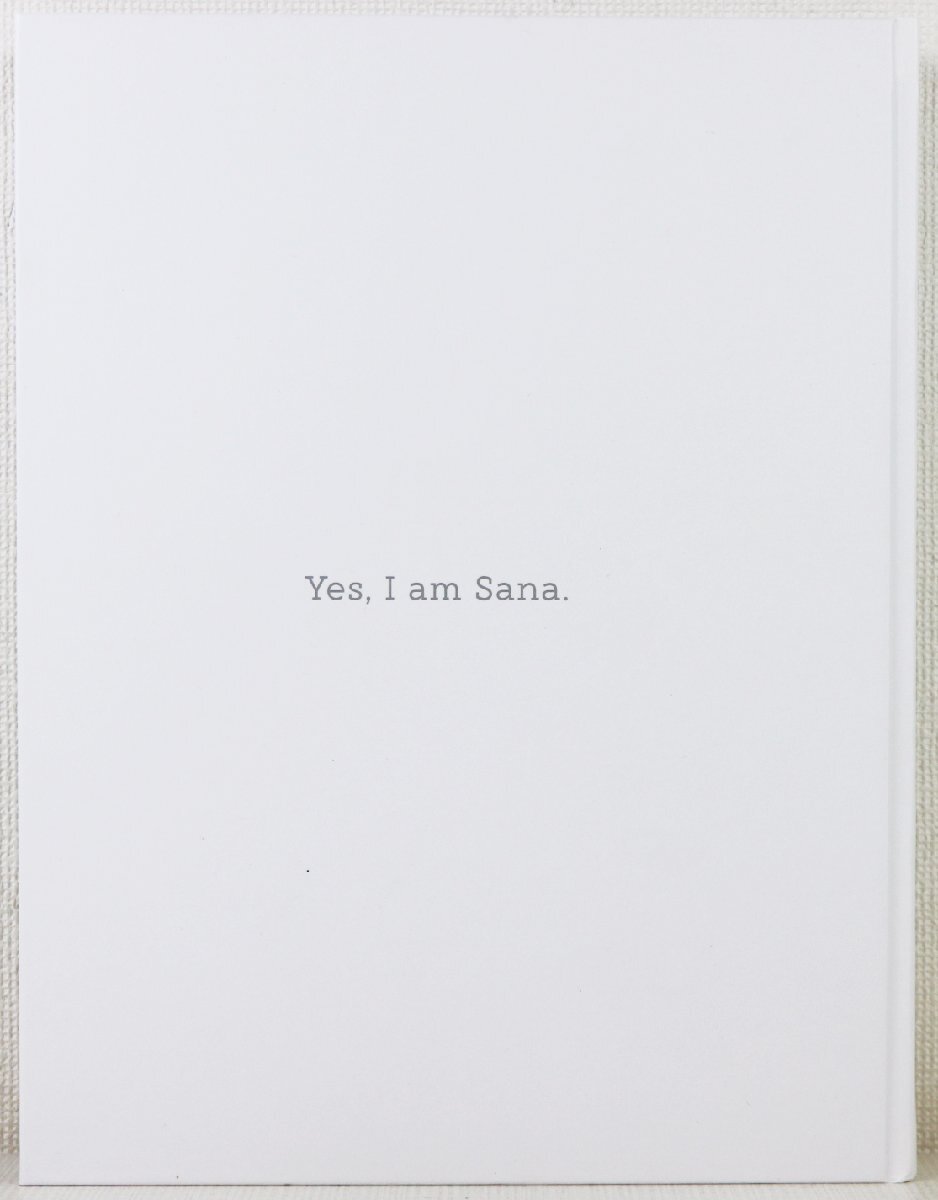 S♪中古品♪写真集 サナ 『Yes、I am Sana.』 JYPエンターテインメント A4変 スリーブケース付き ※ポストカードセット/フォトカード付き_画像3