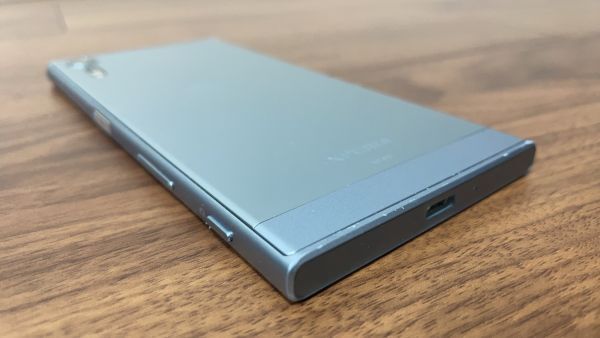 Xperia XZs SO-03J simロック解除済み docomo Android スマホ 【5271】