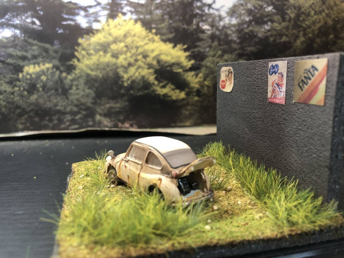 錆塗装 1/64 スバル360 昭和レトロな風景 旧車 自作ジオラマ完成品 ケース付の画像1