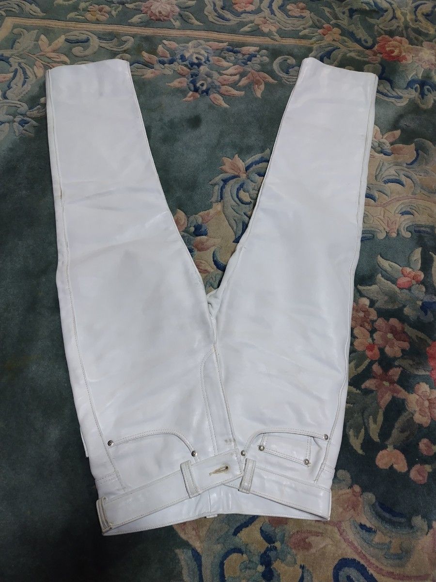 （ライダースジャケットの下に！）Schott NYC 製白革パンツ