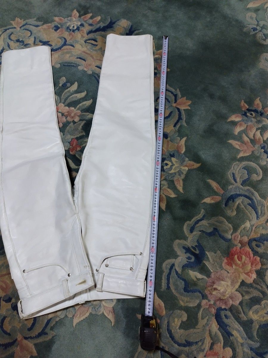 （ライダースジャケットの下に！）Schott NYC 製白革パンツ