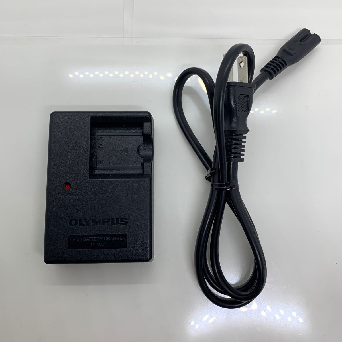 (517-15)オリンパス バッテリーチャージャー LI-40C デジカメ 充電器 OLYMPUS_画像1