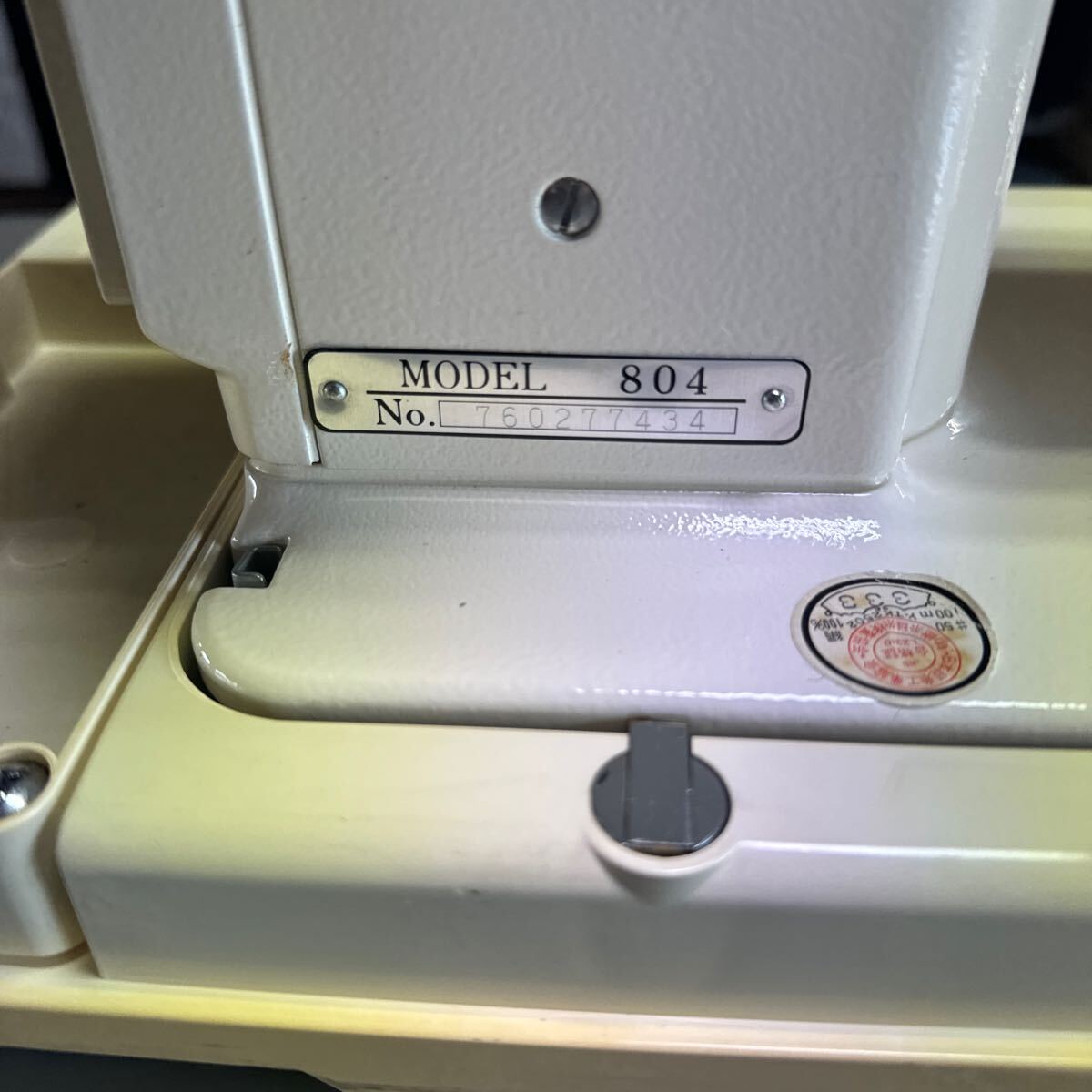 ジャノメ ミシン MODEL 804 JANOME 通電フットペダルで針の上下のみ確認済み ジャンク品 中古 _画像4