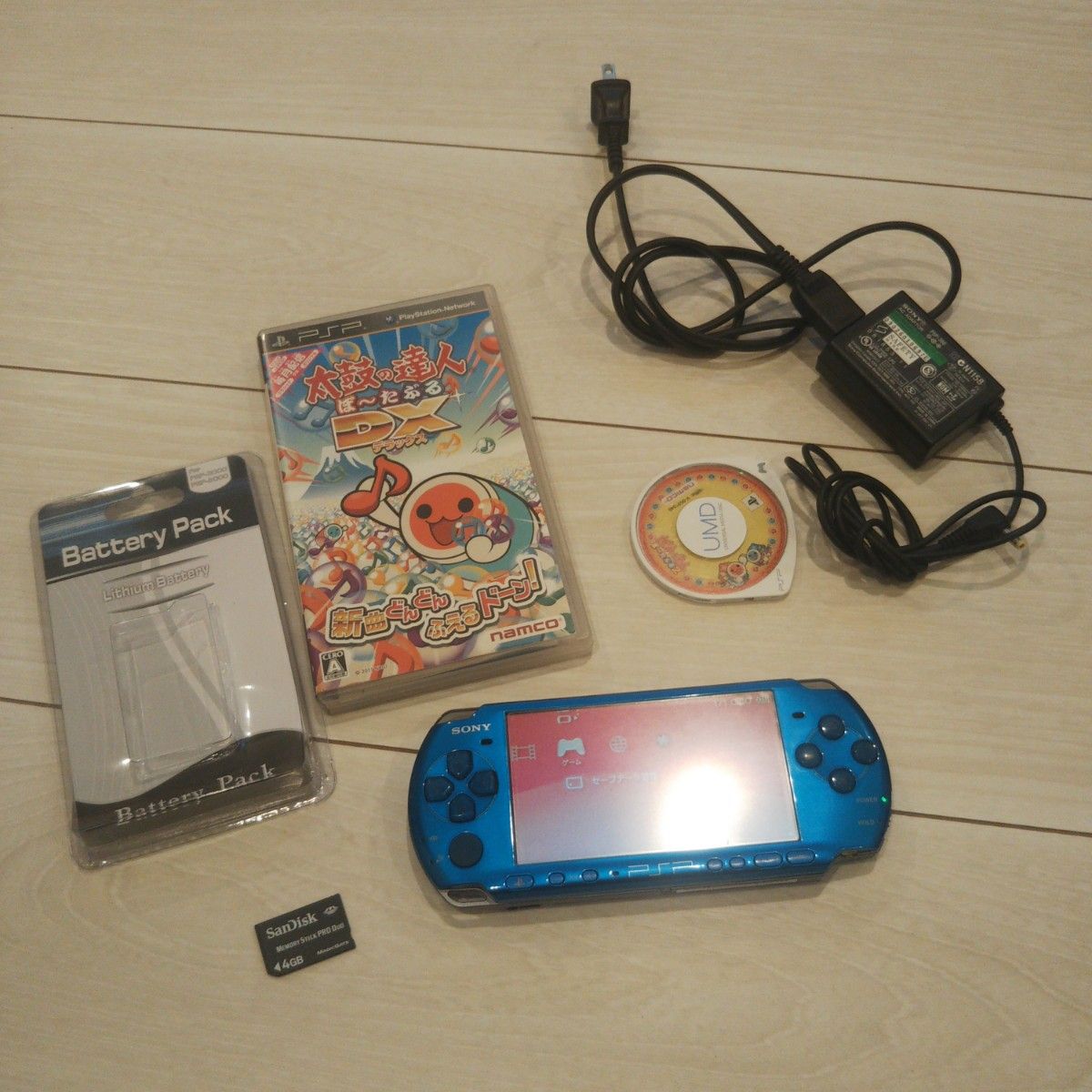 美品 psp3000本体 青。新品バッテリー、ゲーム、メモリー、充電器付き♪動作OK♪除菌済み！