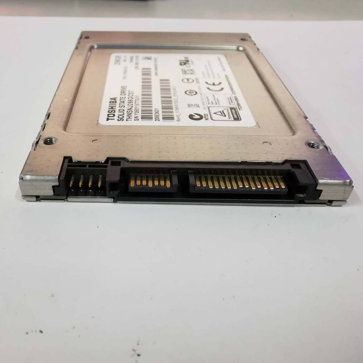 TOSHIBA THNSNJ256GCST 256GB　SATA　2.5インチ SSD_画像3