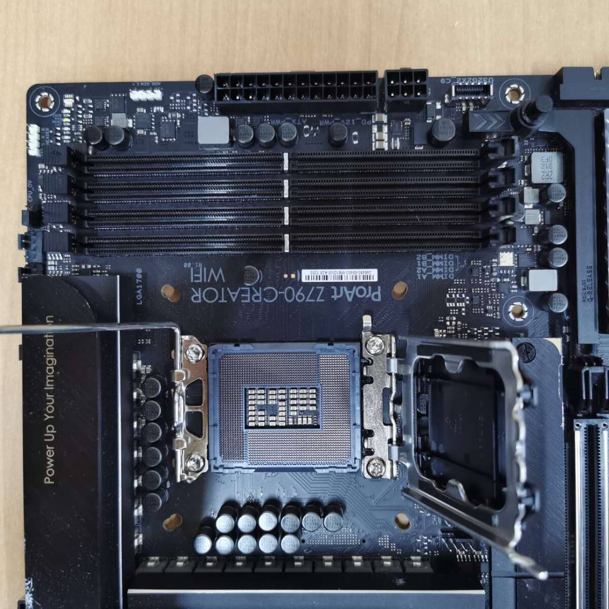 ASUS ProArt Z790-CREATOR WIFI/ATXマザーボード/(LGA1700)INTEL第12,13世代CPU対応/PCパーツ DIY 修理材料★動作未確認・ジャンクの画像4