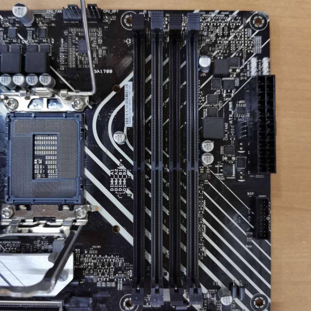 ASUS B660M-AJ D4/microATXマザーボード/(LGA1700)INTEL第12世代CPU対応/PCパーツ DIY 修理材料★動作未確認・ジャンク★現状渡し_画像4