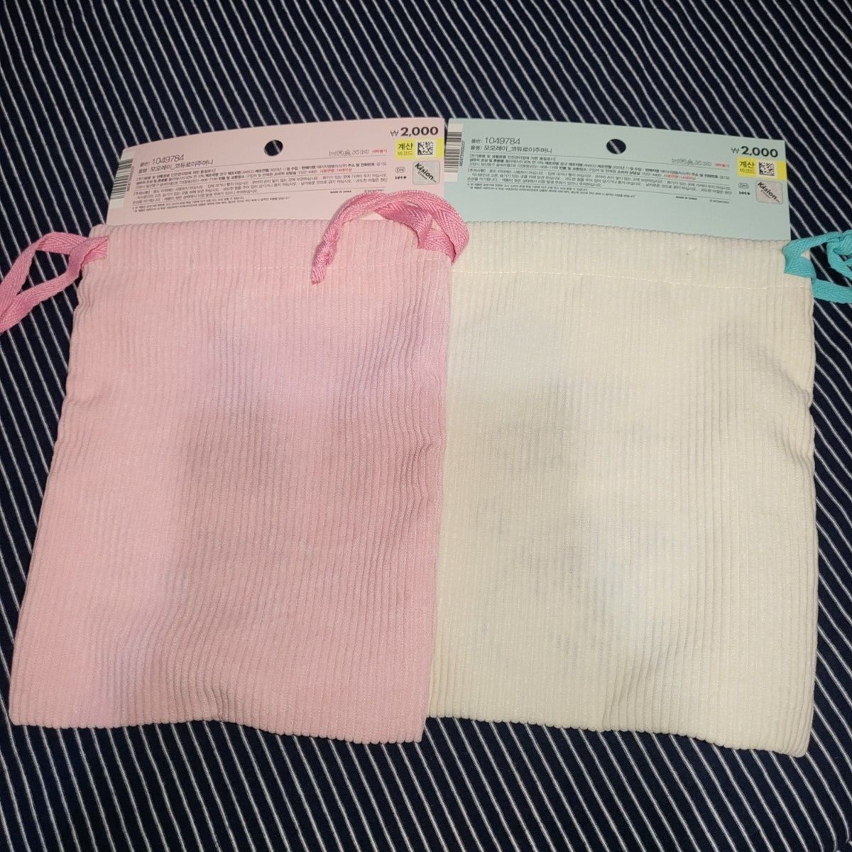 新品　韓国限定モモレイ　コーデュロイ巾着2色セット
