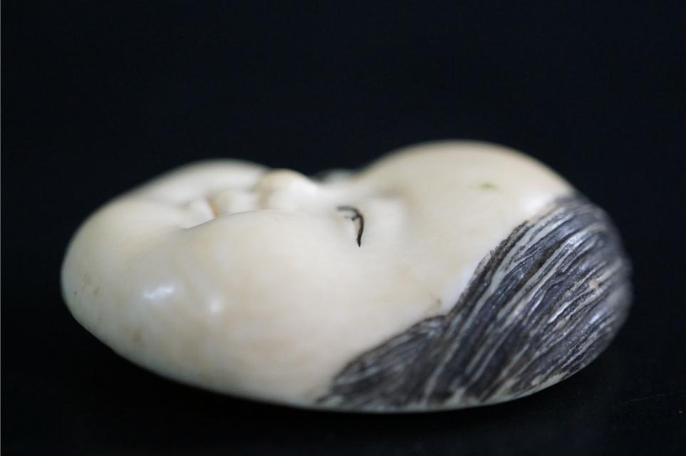 D4659-2 old netsuke sphere .. nature material [. luck surface ]. thing 