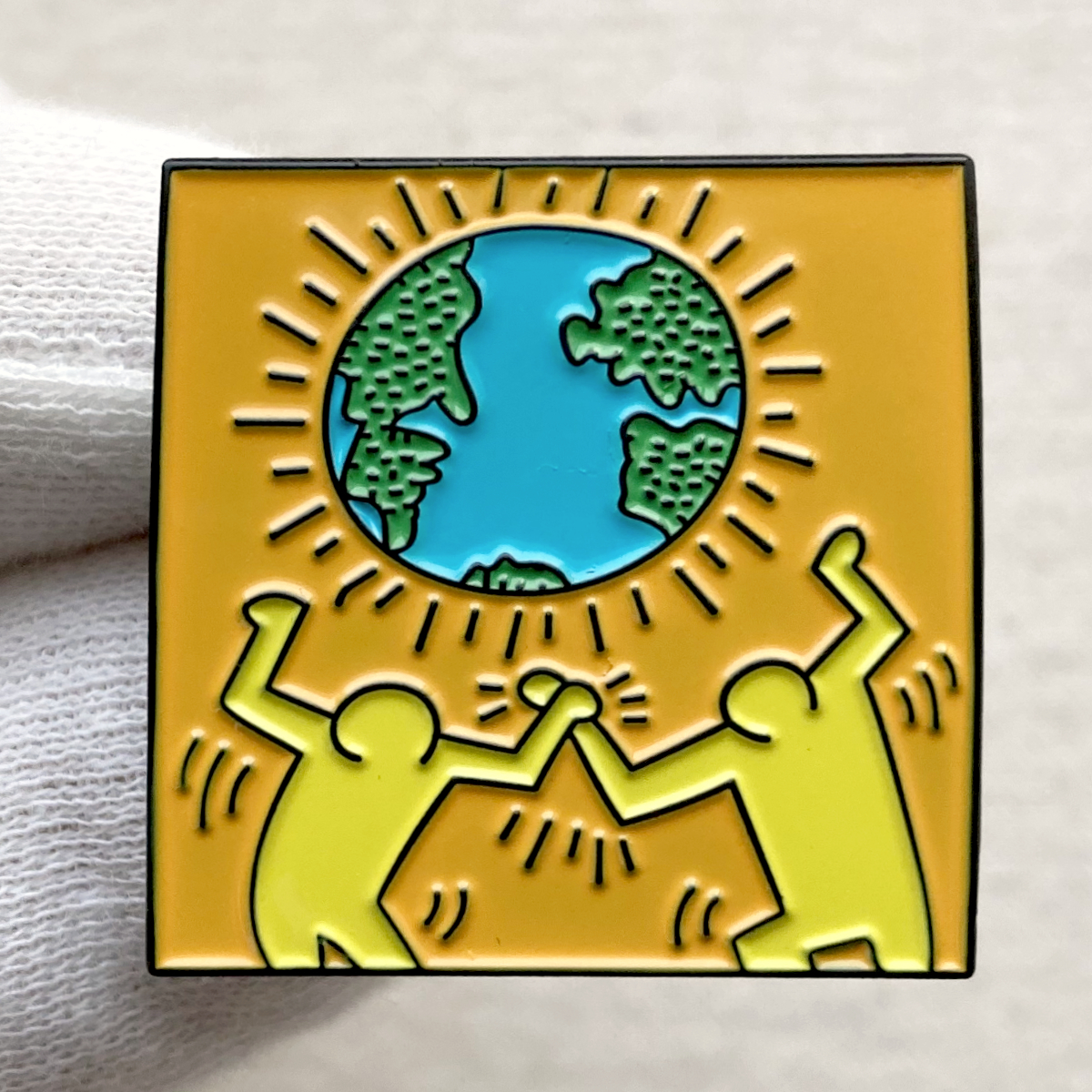 キース・へリング　地球　ワールド　world◆ピンバッジ　ピンズ　バッチ　ブローチ◆ポップアート　Keith Haring　Earth Day