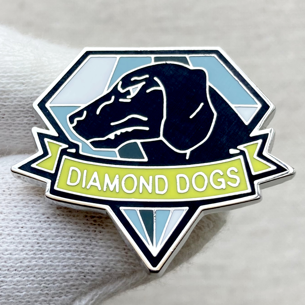 DIAMOND DOGS　ダイアモンド・ドッグズ　メタルギア　ビッグボス◆ピンバッジ　ピンズ　バッチ　ブローチ◆ゲーム　ミラー　小島秀夫