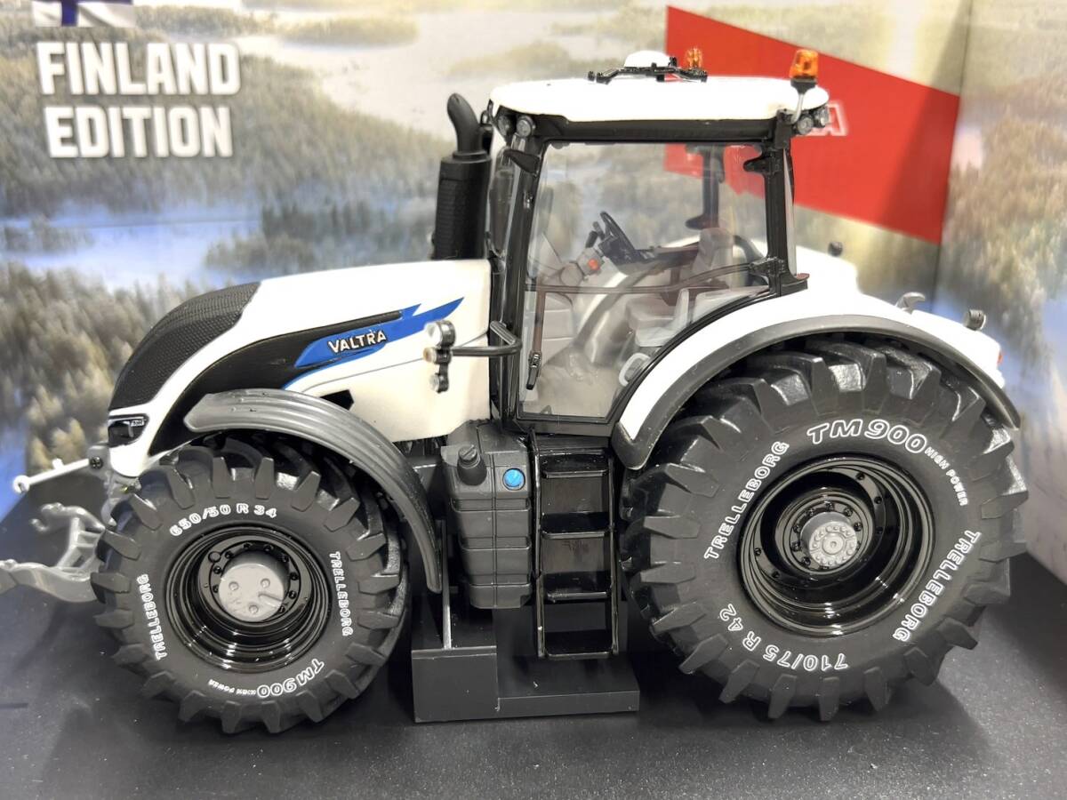 R646-W7-1623 VALTRA バルトラ S394 1/32 フィンランドエディション トラクター 農作業車 ミニカー③_画像2