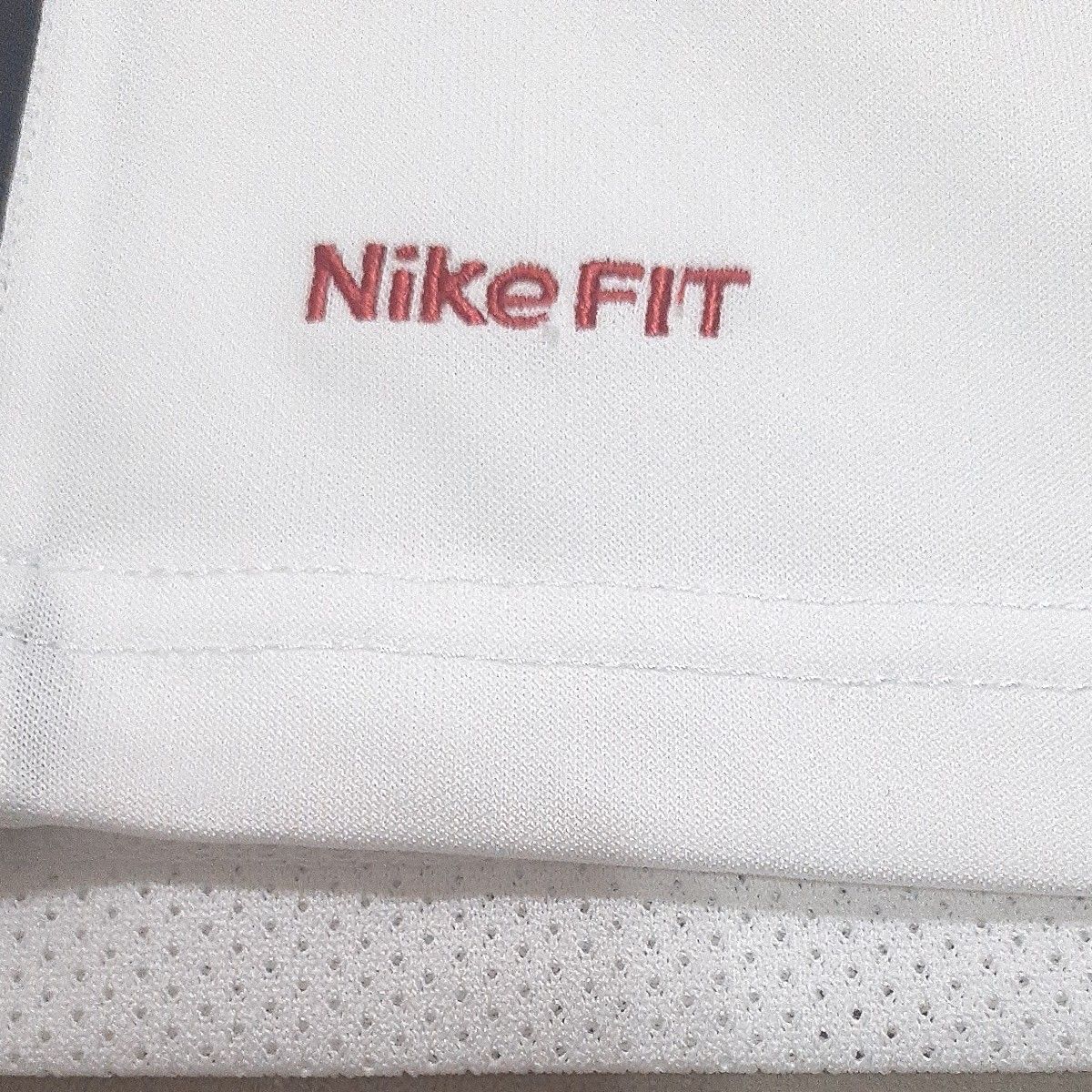 【超美品】NIKE　 トレーニング 吸汗速乾　ランニング　ジョギング　サッカー　スポーツ　メンズM　ロゴ　刺繍