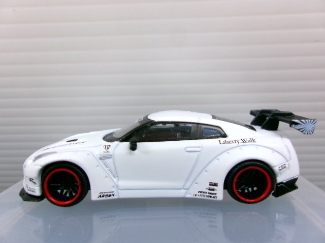 TSM model Mini GT 1/64 LB Works Nissan GT-R R35 Type 1 rear wing Ver.1 mat white right steering wheel (4246-124)