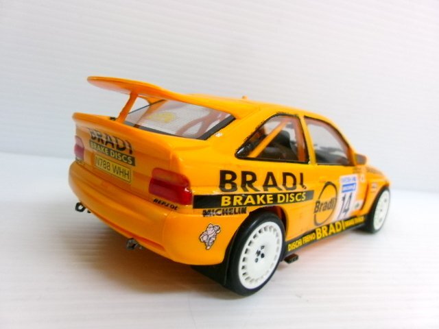 タミヤ 1/24 フォード エスコート BRADI #14 スウェーデン 1996 仕様 プラモデル 完成品 (4122-440)_画像2