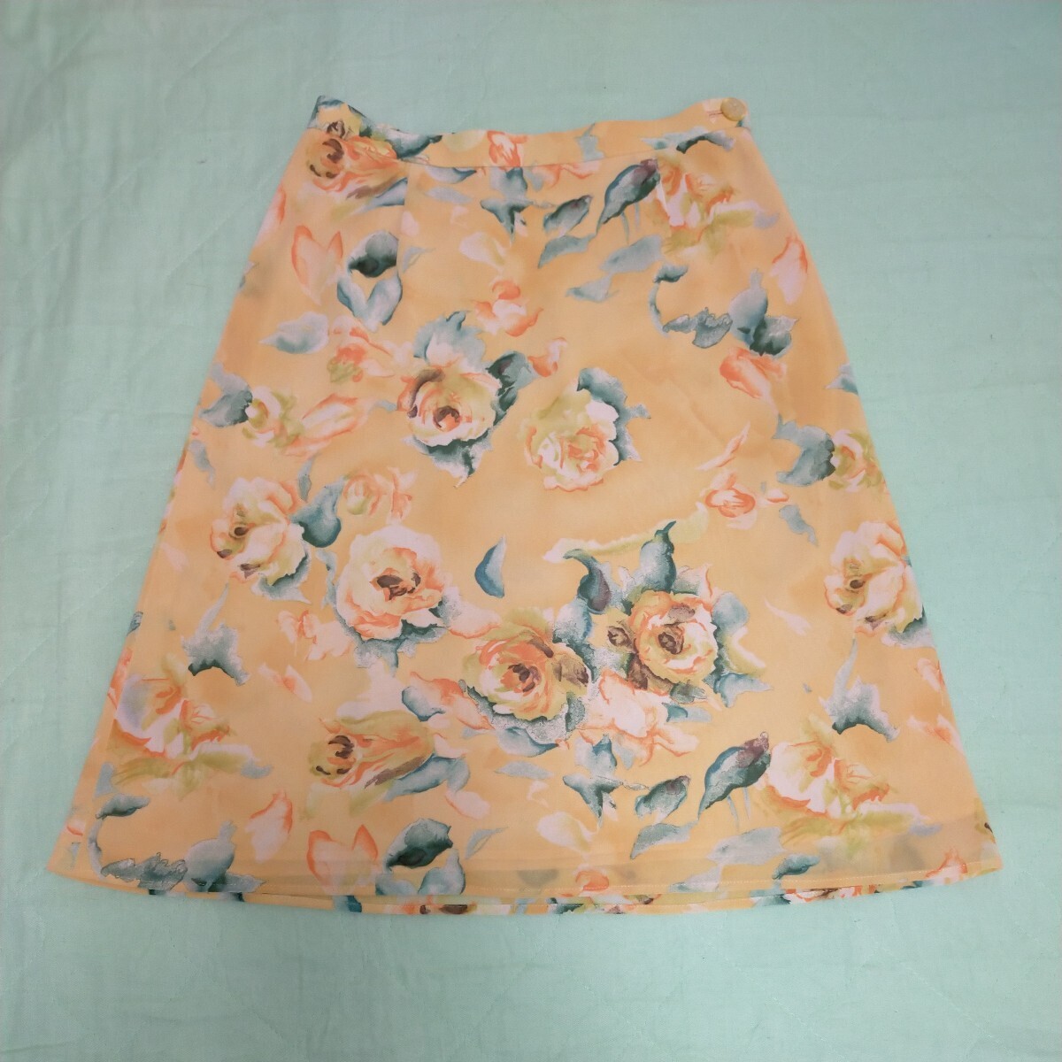 ひざ丈スカート　花柄　オレンジ　RECIPE　日本製　Ｓサイズ　美品　　_画像1