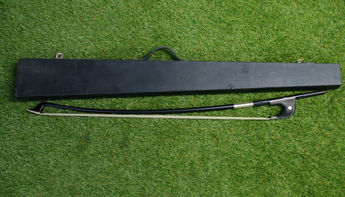 カルロジョルダーノ コントラバス 弓　ベース弓 ジャーマン式 Carlo giordano 中古品 ケースにダメージあり_画像1