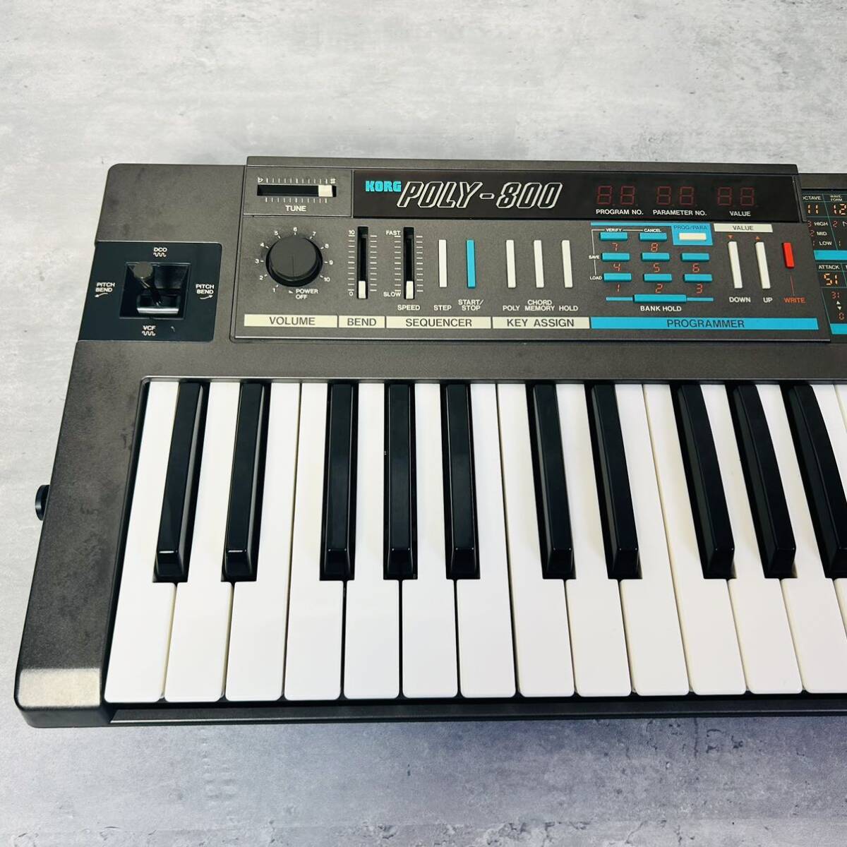 KORG コルグ poly-800 シンセサイザー 49鍵盤 コンパクト レトロ KORG コルグ poly-800 シンセサイザー 49鍵盤 コンパクト レトロ