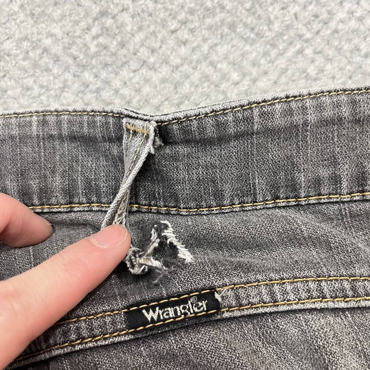 1円スタート! （19）wrangler ラングラー ブラックデニム ストレートジーンズ 33インチ グレー イエローステッチ メンズ ボトムス 最落なし_画像7