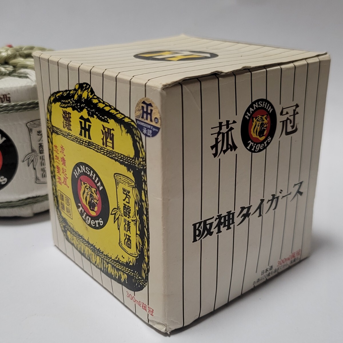 《未開栓》古酒 保管品 菰冠 灘酒 阪神タイガース 白鷹 清酒 300ml / 記念品 日本酒_画像2