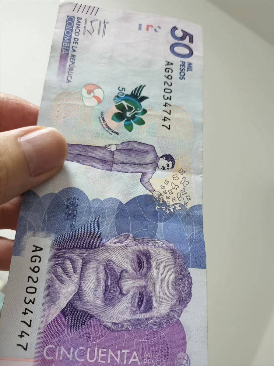 A 2437.コロンビア1枚2016年版 旧紙幣 World Money _画像5