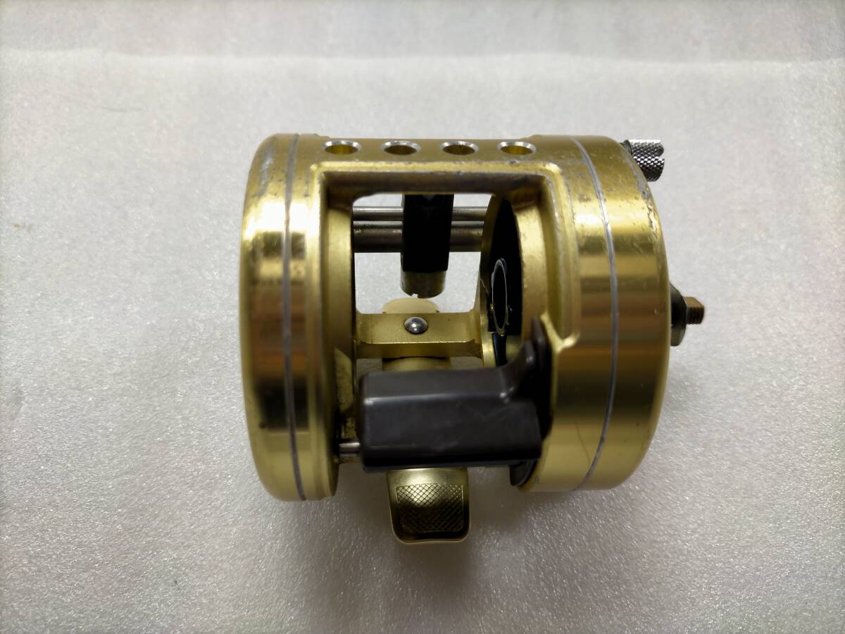 釋麥【廃盤パーツ】 シマノ カルカッタ 200XT 右 【純正 ボディー 本体のみ】日本製 SHIMANO CALCUTTA ベイトリール RH380 1702F_画像7