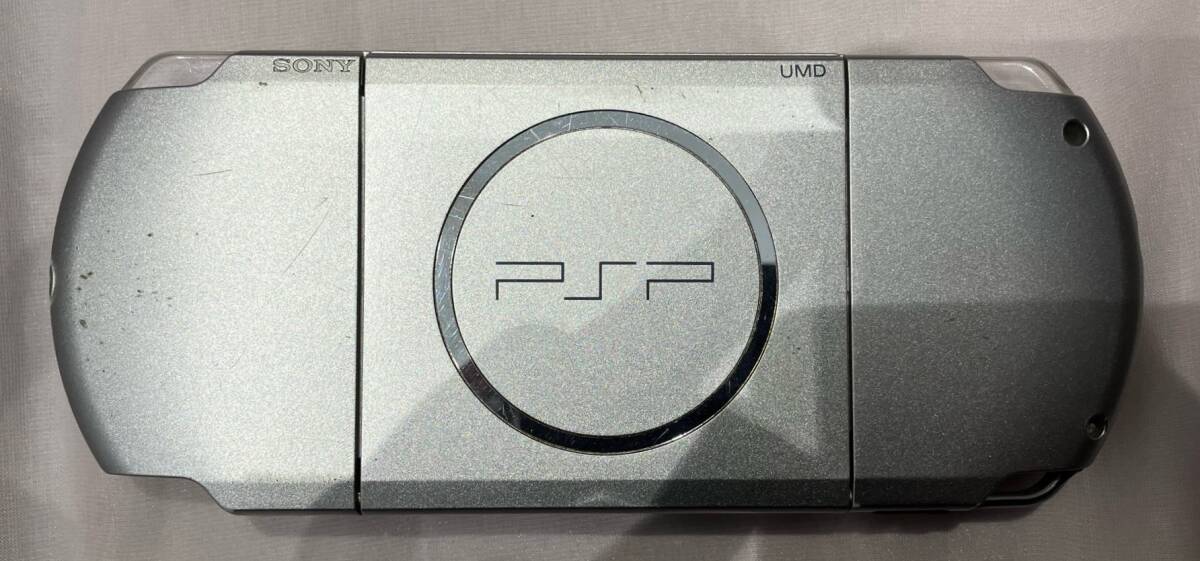 #12258A　SONY PSP本体 ソフト PSP3000 シルバー色 初期化済み 動作未確認 ゲーム機_画像3