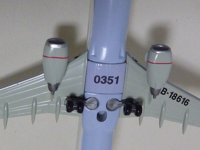 DRAGON 1/400 CHINA AIR LINES B 737-800 の画像3