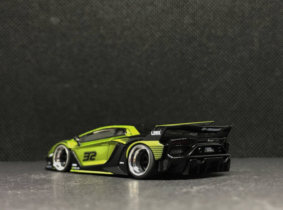 TSMモデル 1/64 LB-Silhouette WORKS Lamborghini Aventador GT EVO Lime LHD 改 深リム MINI GTの画像2