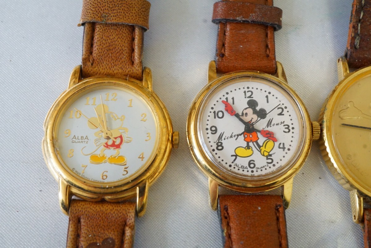 F978 ALBA Disney/ディズニー ミッキーマウス ミニーマウス ゴールドカラー 腕時計 アクセサリー 大量 セット まとめて おまとめ 不動品_画像2
