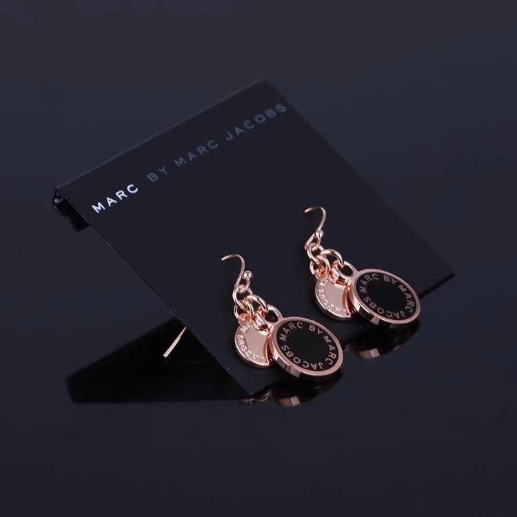 マークバイマークジェイコブス MBMJ002　MARC BY MARC JACOBS　ピアス　イヤリング　アクセ　ピアス　ゴールドピンク