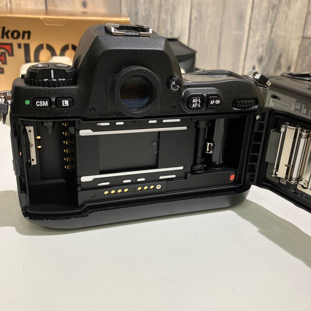 D6651ジャンク　Nikon F100 W/ SB-20 フィルムカメラ バッテリー腐食、取扱説明書、専用ボックス付。_画像10