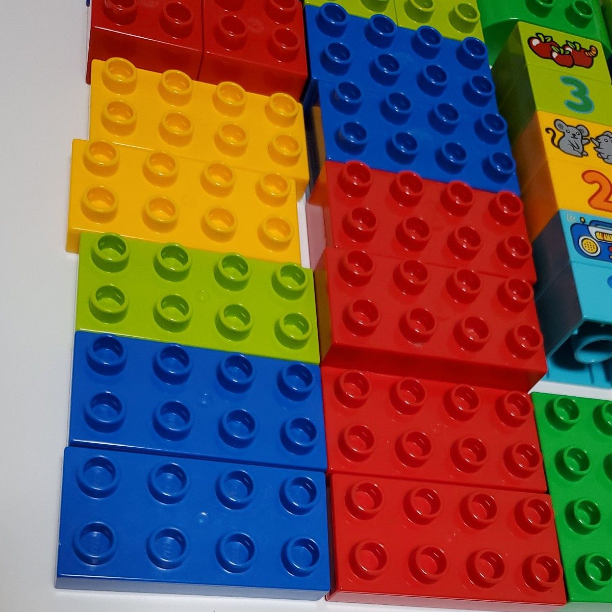 レゴ デュプロ　みどりのコンテナデラックス　10572中身のみ　欠品なし　犬　フィグ　車　窓　数字　基礎板　変形  LEGO