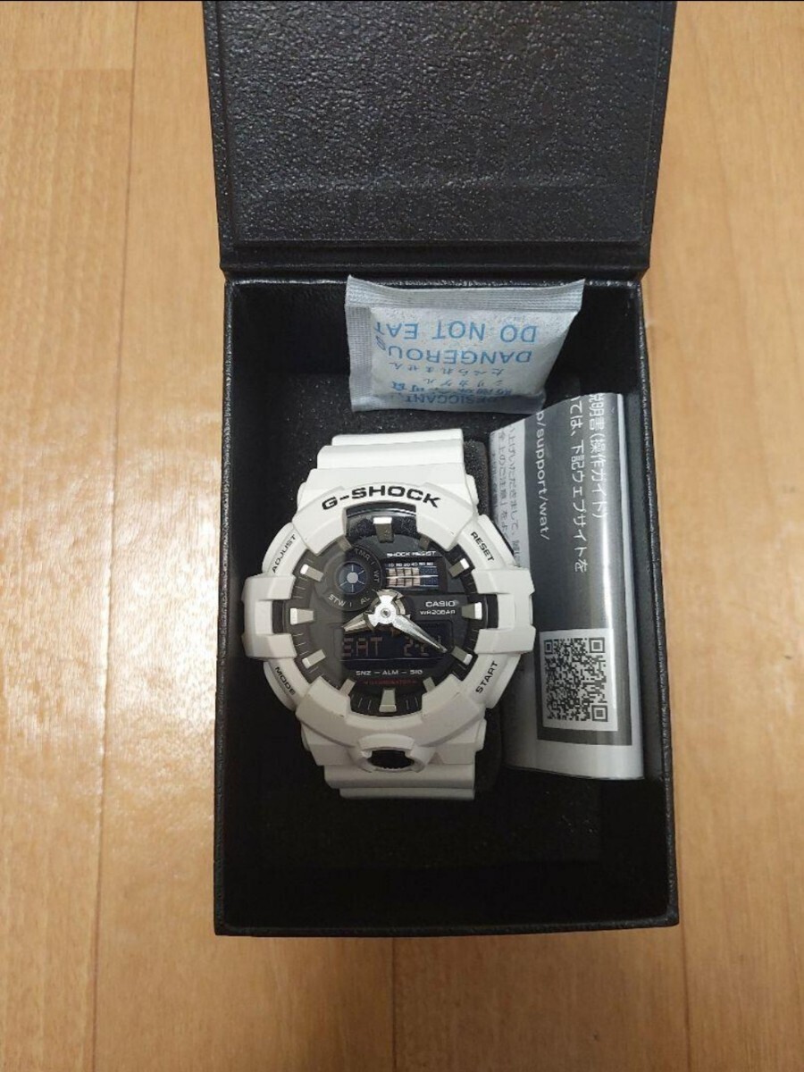 送料無料　GA-700-7AJF メンズ ホワイト 腕時計　CASIO　カシオ　美品