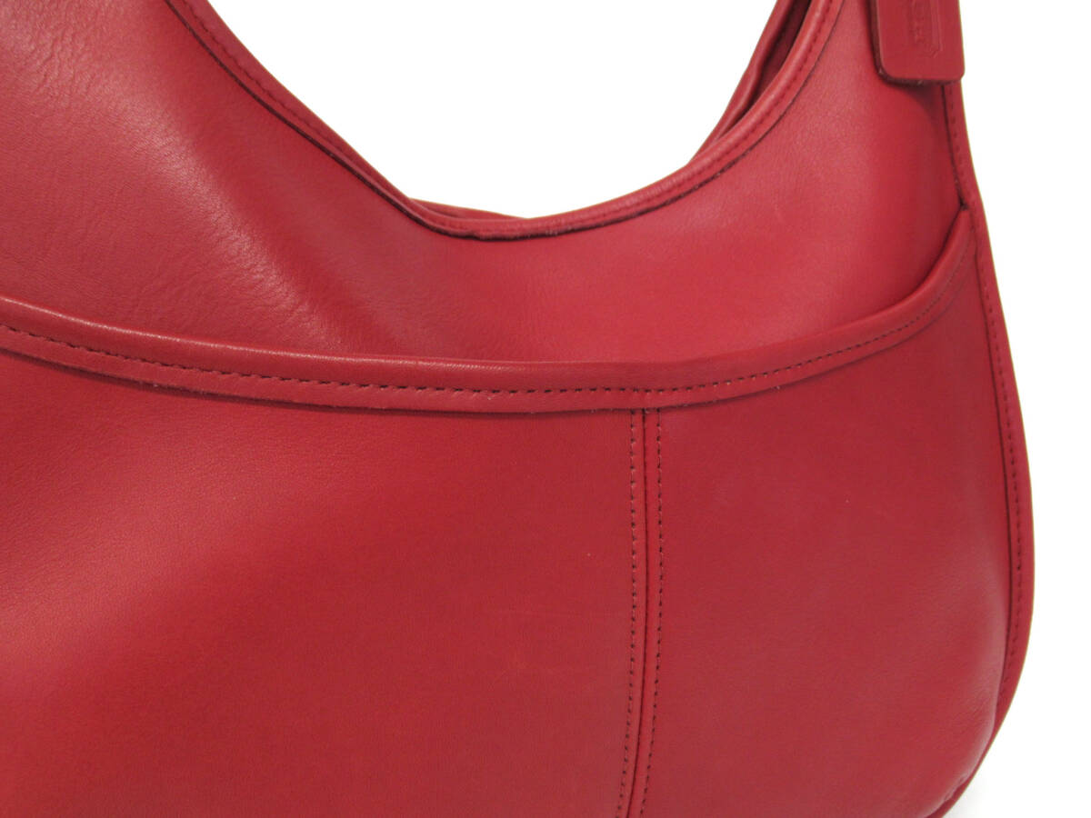 17859 美品 COACH オールドコーチ グローブ タンニン フルグレイン レザー ワンショルダーバッグ ホーボー 肩掛け鞄 赤 USA製 ヴィンテージ_画像2