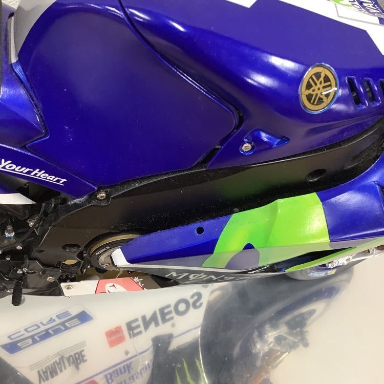 1円〜 店頭受取限定ジャンク デアゴスティーニ 1/4 YAMAHA YZR-M1 バレンティーノ・ロッシモデル_画像10