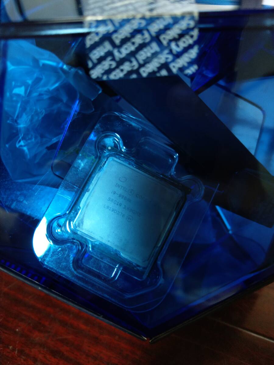 動作品 Intel インテル Core i9-9900K プロセッサー BOX 3.6GHz 8C/16T Coffee Lake LGA1151 殻割くまメタルの画像7