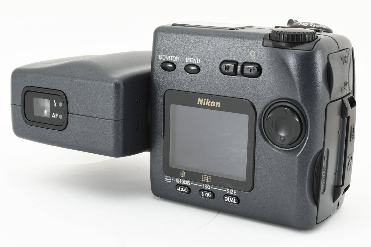 ★☆【完動美品】人気商品 Nikon ニコン COOLPIX 990 レトロデジカメ☆★_画像3