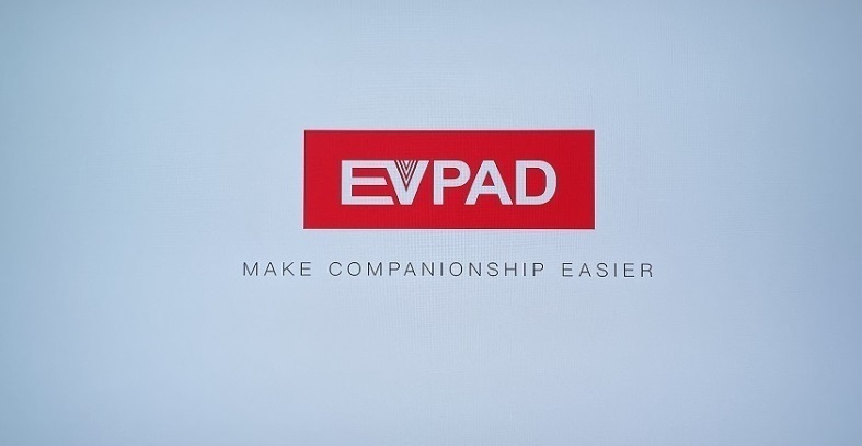 EVPAD6Pスタート画面から進まない！　電源入れたら変な表示が出て起動しない！_画像1