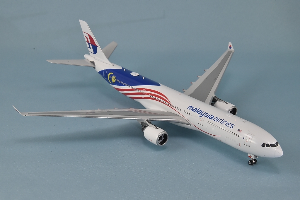 ☆ほぼ新品 Phoenix 1／400 AIRBUS A330-300 マレーシア航空 9M-MTJ_画像6