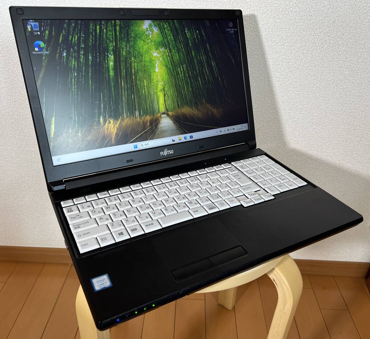 【送料無料】FUJITSU LIFEBOOK A748/T 第8世代CPU i7-8650U SSD240GB搭載 メモリ8GB搭載 Win11Pro導入済 中古品 動作確認済 A531の画像1