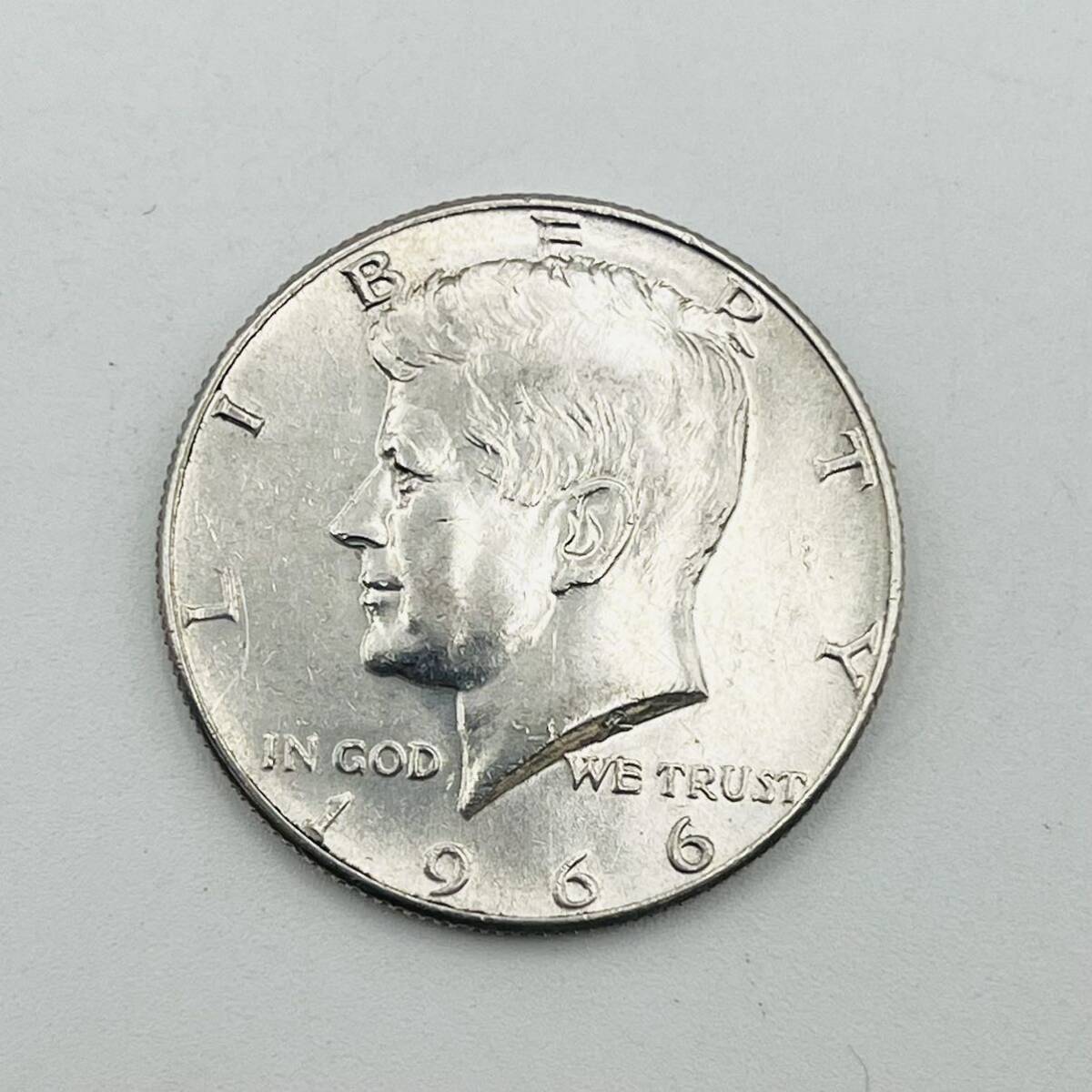 ☆アメリカ 1966年 ケネディ ケネディ大統領 ハーフダラー銀貨 50セント銀貨 銀 コイン 外貨 HALF DOLLAR ドル TI ②の画像1