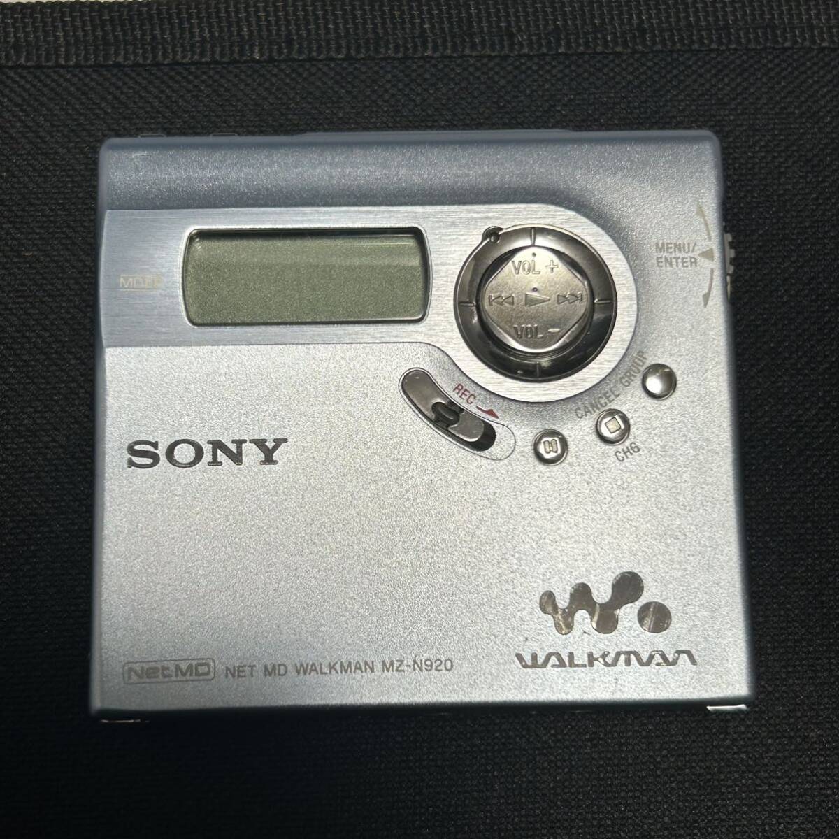 SONY ポータブル MDウォークマン WALKMAN レコーダー ソニー プレーヤー 2005年製 MZ-N920 メタリックブルー 長期保管品 通電/動作一部確認_画像1