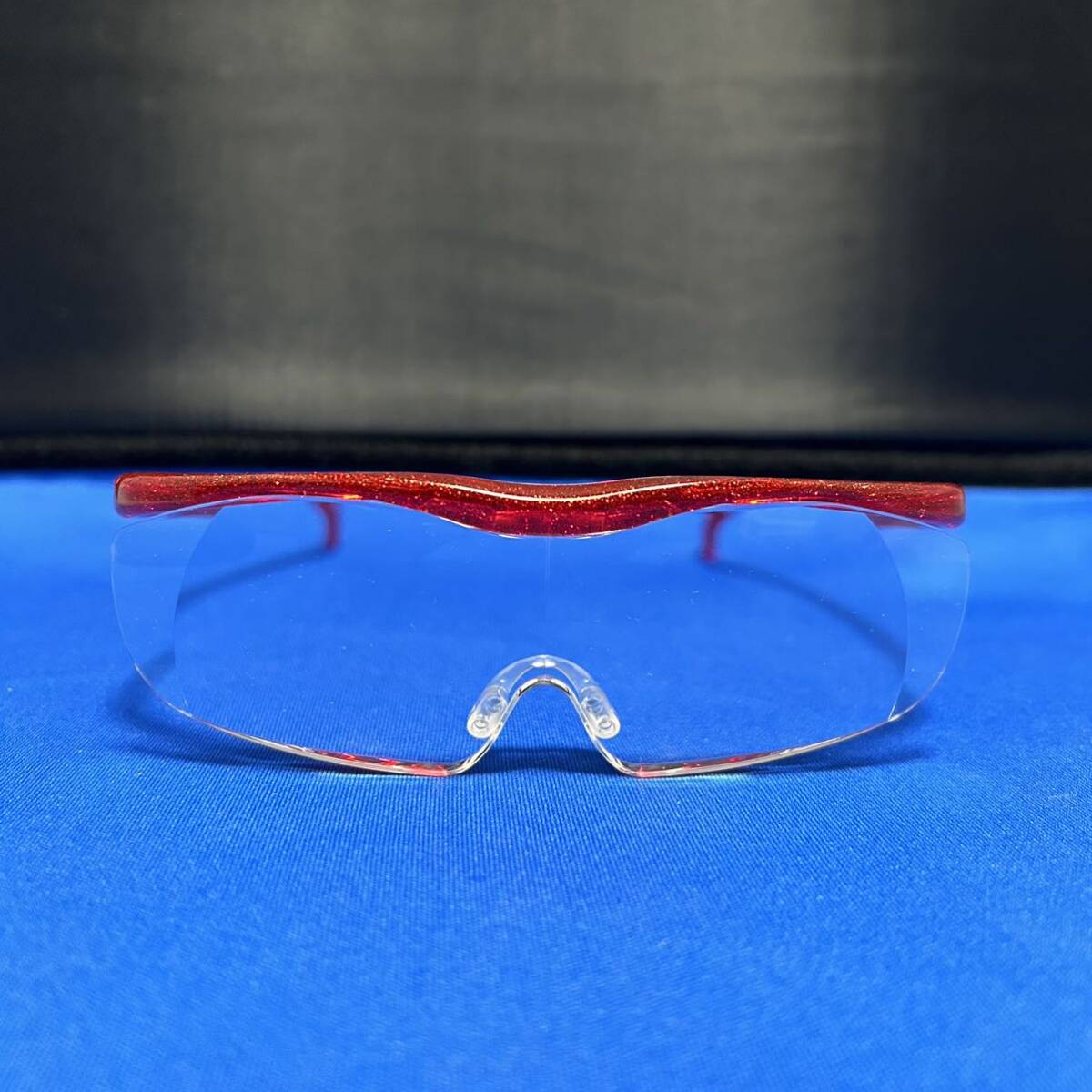 【美品】Hazuki ハズキルーペ ラージ クリアレンズ 拡大鏡 眼鏡 アイウェア 1.85倍 日本製 赤 レッド ラメ_画像2