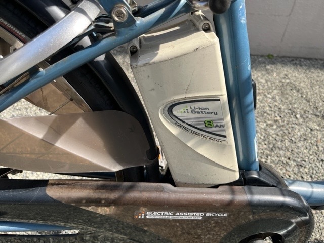  used electric bike Panasonic made 26 -inch lithium ion battery installing with charger . front and rear tire excellent 100% assembly shipping 
