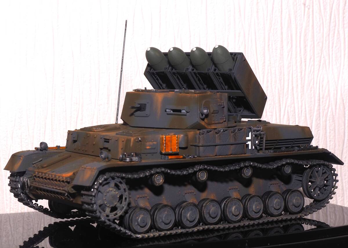 １／３５　ドラゴン　ドイツ　Ⅳ号戦車Ｃ型改造　ロケット発射架搭載型　塗装済み完成品_履帯はマジックトラック仕様