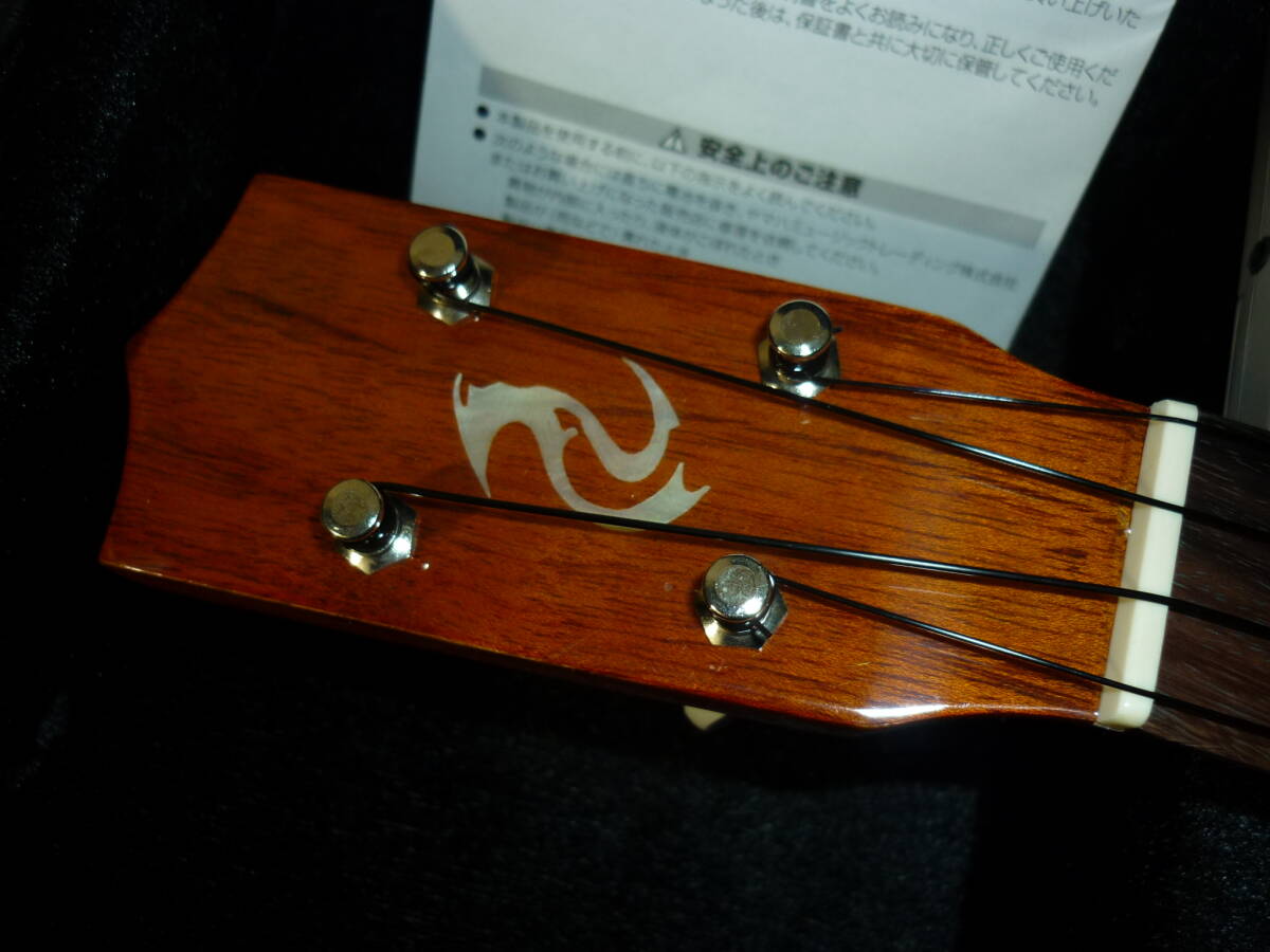 アラモアナ ウクレレ AlaMoana QUALITY UKULELE UK-2500 ハードケース鍵2本付 美品 YAMAHA TUNER-METRONOME TDM-70取説付 おまけ 100サイズの画像3